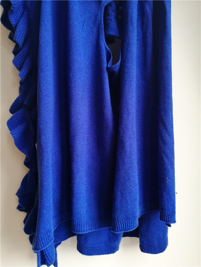 10% Cashmere 90% Wool Knit Cape