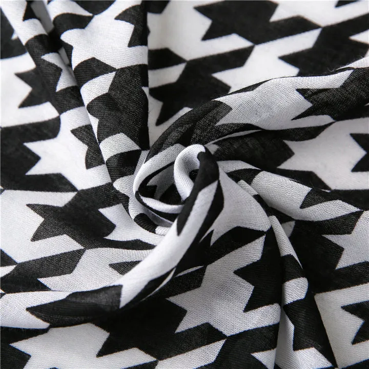 Fashion Classic Houndstooth Scarf Swallow Grid Shawl Hound Tooth Check Hijab Dog Tooth Muffler Tassels Black White Contrast Color Scarf for Spring Autumn