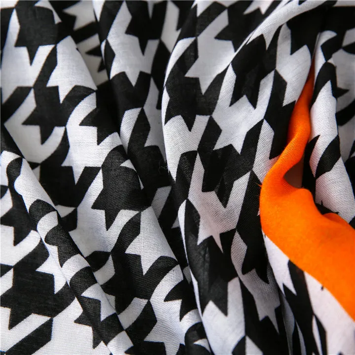 Fashion Classic Houndstooth Scarf Swallow Grid Shawl Hound Tooth Check Hijab Dog Tooth Muffler Tassels Black White Contrast Color Scarf for Spring Autumn