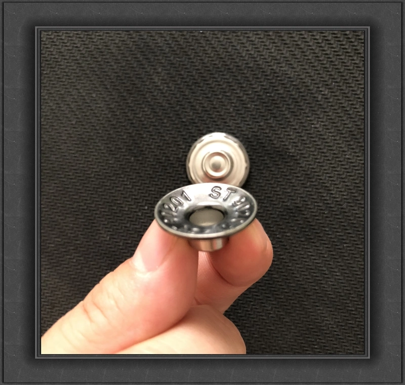 Middle Hole Shank Button with Engraved Logo and 2 Pin Kata