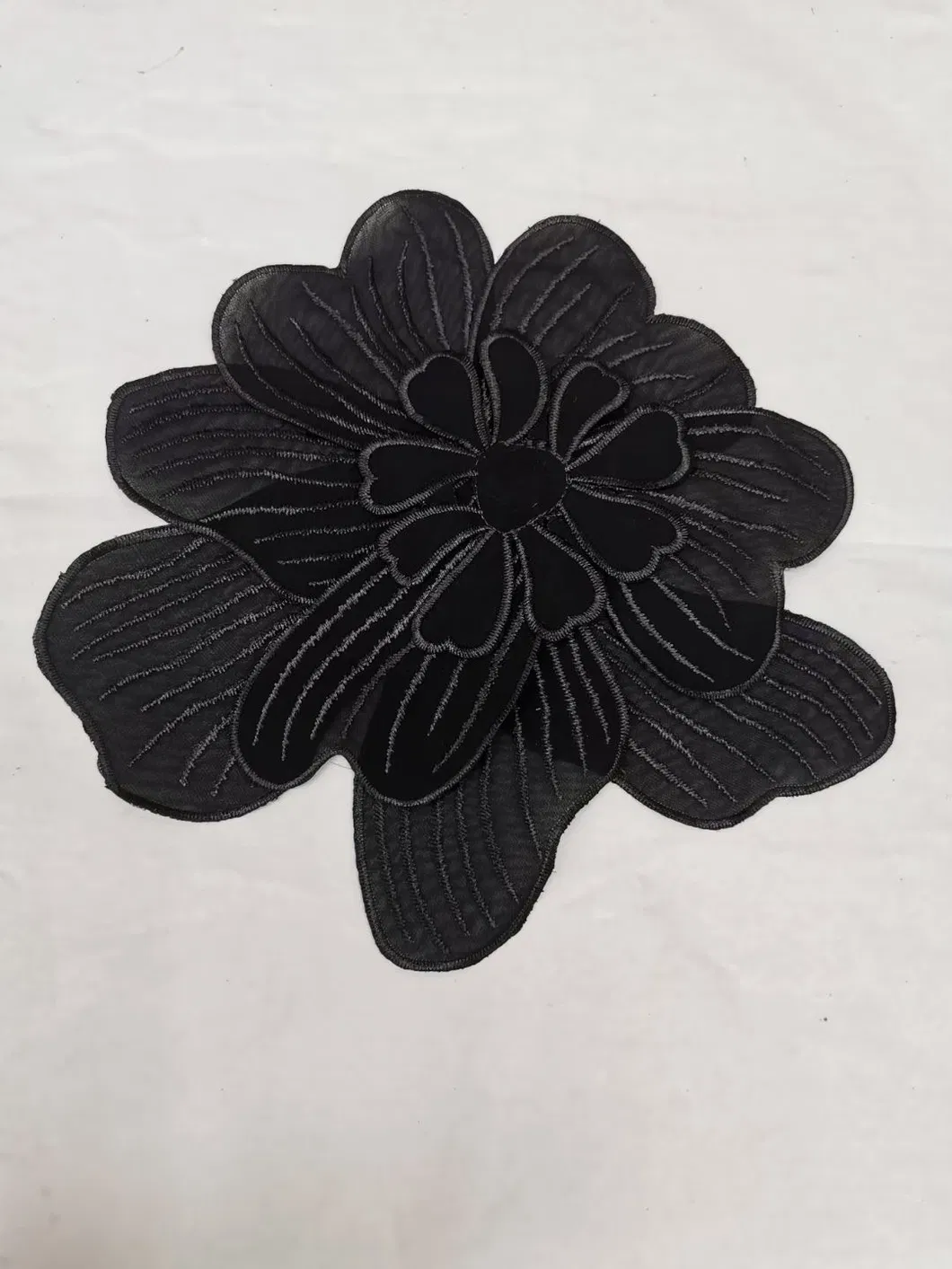 New Style Wholesale Sew on Flower Lace Embroidery Beaded Patch with Sequins for Clothing Accessories