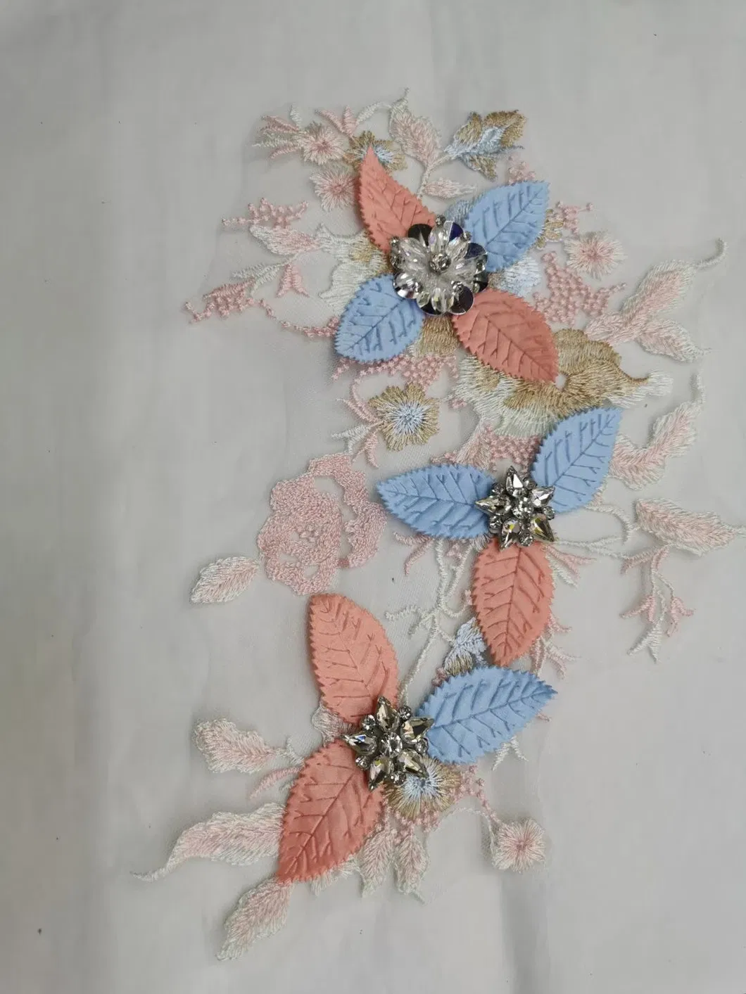 New Style Wholesale Sew on Flower Lace Embroidery Beaded Patch with Sequins for Clothing Accessories