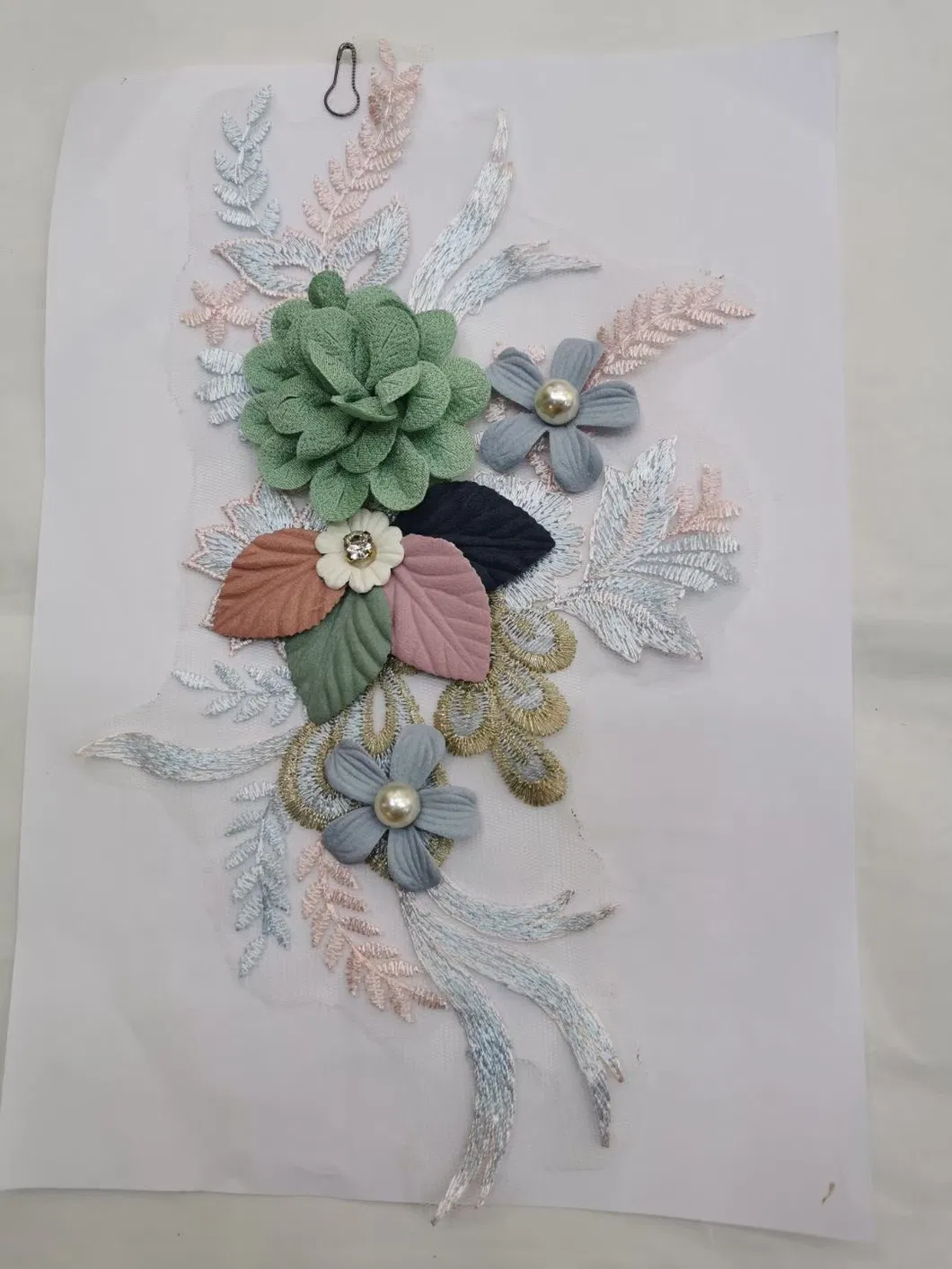 New Style Wholesale Sew on Flower Lace Embroidery Beaded Patch with Sequins for Clothing Accessories