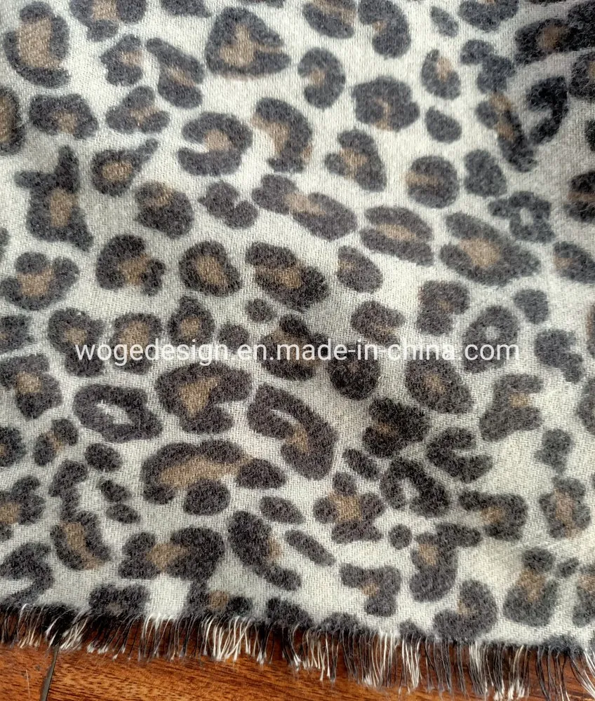 Wogedesign 140*140cm Women′s Stylish Warm Tassels Soft Print Leopard Scarf Winter Large Blanket Wrap Shawl